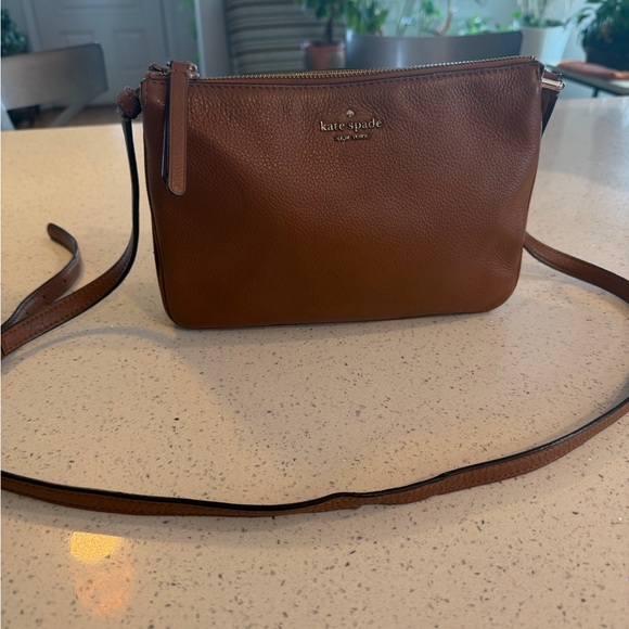 Kate Spade Leila Triple Gusset Crossbody bag. - Picture 3 of 17